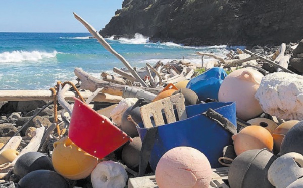 En se dégradant, le plastique libère des gaz à effet de serre