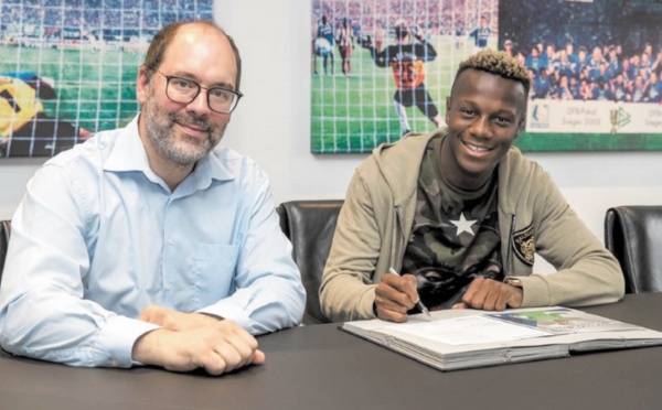 Mendyl rejoint Harit à Schalke 04