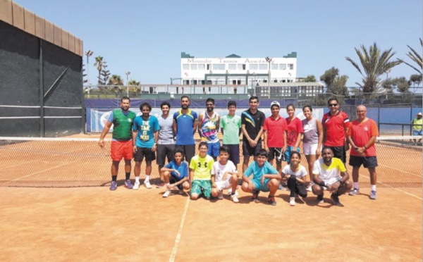 Les jeunes Bahreïnis aiguisent leurs raquettes au Moundir Tennis Academy