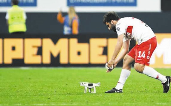 Insolite : Un drone s'écrase sur le terrain de foot