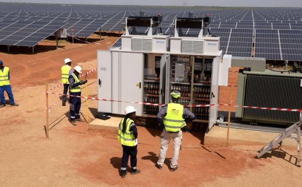 Des éoliennes et des centrales solaires dans le Sahara feraient davantage pleuvoir