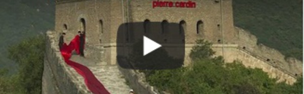 La maison Pierre Cardin s'offre un défilé hors-norme sur la Grande Muraille