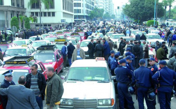 Les usagers, victimes expiatoires des transports urbains :  Grands et petits taxis casablancais broient du noir