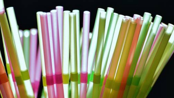 En Californie, les pailles en plastique ne seront plus automatiques