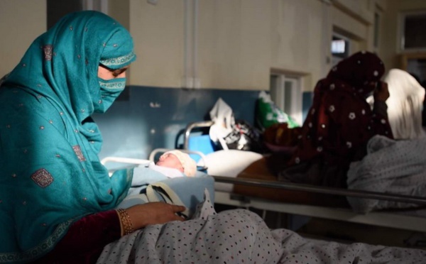 Donner la vie, plus dangereux pour les Afghanes que le conflit