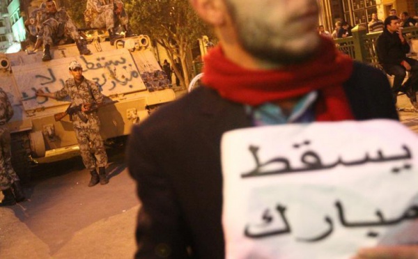 Les Egyptiens défient toujours le couvre-feu