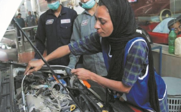 Au Pakistan, une mécanicienne déboulonne les préjugés