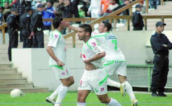 Le sommet FAR-WAC débouche sur un nul : Le Raja et l’OCS assurent l’essentiel