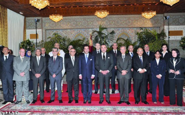 SM le Roi procède à l'installation de la Commission consultative de révision de la Constitution :  Les partis politiques appelés à s'impliquer dans la réforme du début jusqu'à la fin