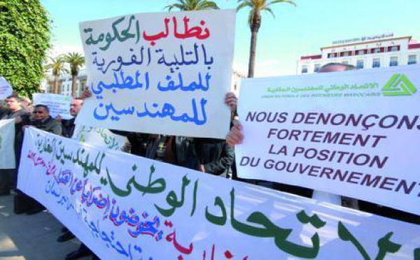 Les ingénieurs en sit-in devant le Parlement