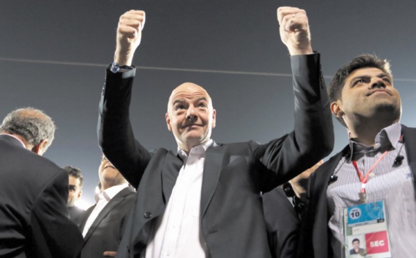 Sous pression, le chef du parquet suisse justifie ses rencontres avec Infantino