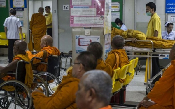 En Thaïlande, les moines rendus obèses par l'afflux d'offrandes sucrées