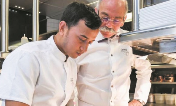 Sur la Côte d'Azur, un apprenti cuisinier en or venu du Bangladesh