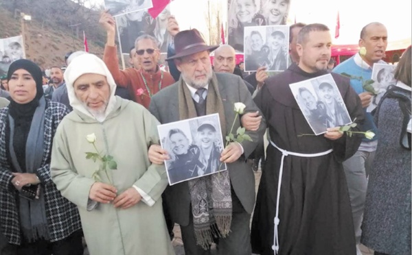 Marche pacifique et rituel religieux à Imlil