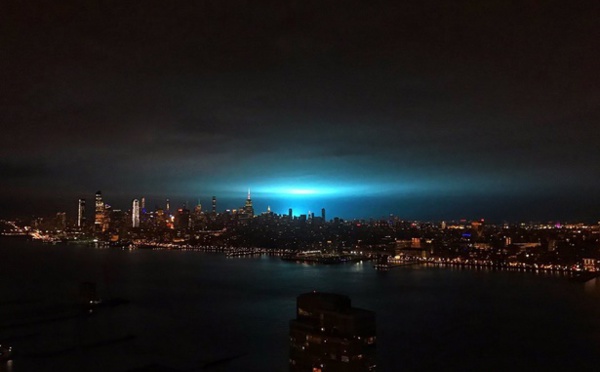 Lumières bleues et rumeurs d'extra-terrestres au-dessus de New York