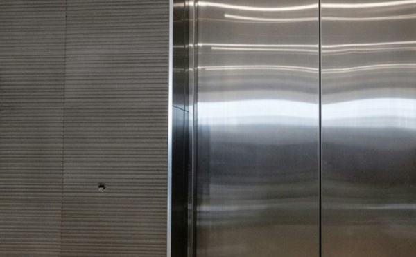 Insolite : Coincée dans l’ascenseur