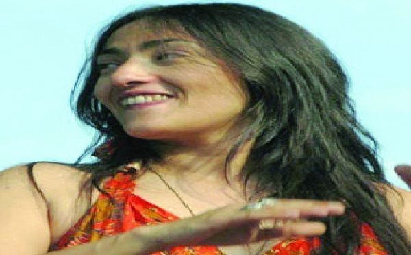 La chanteuse Zahra Hindi victime d’une agression à Agadir