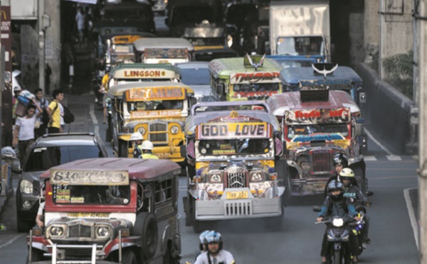 Avec les “jeepneys”, c’est tout un art qui disparaît aux Philippines