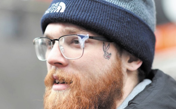 Le tatouage sur le visage, autrefois une rareté, aujourd'hui une mode