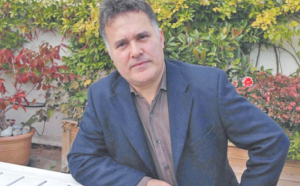 ​Fouad Laroui signe  “Lumières marocaines”,  un vibrant hommage  à l'art contemporain  marocain