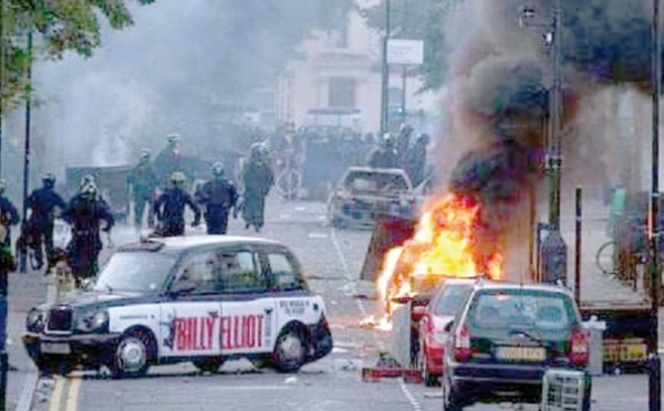 Violences en Grande-Bretagne : les émeutes s'étendent hors de Londres