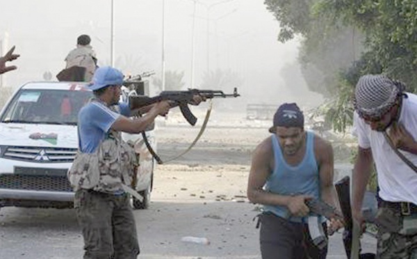 Au lendemain de la chute du régime : Traqué à Tripoli, Kadhafi échappe toujours aux insurgés