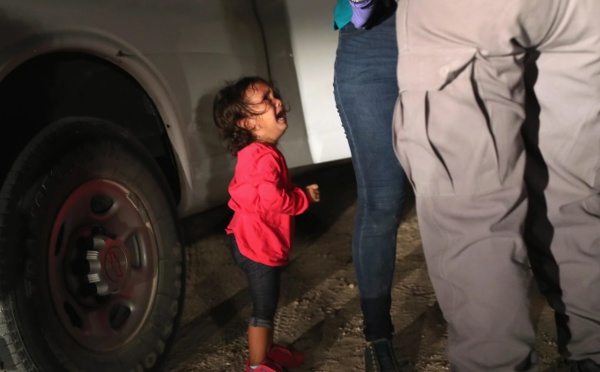 Le cliché bouleversant d'une petite fille hondurienne en larmes primé au World Press Photo