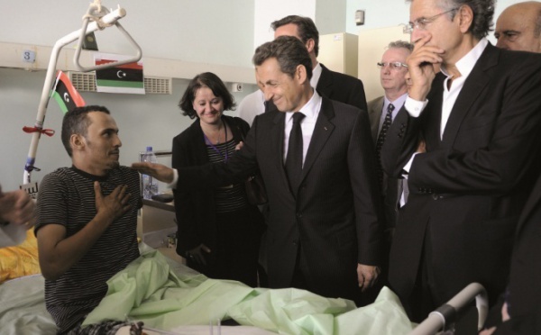 Sarkozy et Cameron en Libye pour une visite "historique"
