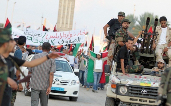 Les combats font rage en Libye : Les civils fuient encore Syrte, les anti-Kadhafi resserrent l’étau