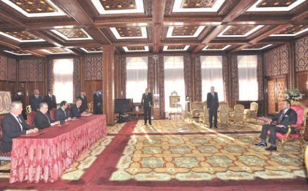S.M le Roi préside la cérémonie de signature d'une convention relative au développement de la compagnie  : L'augmentation du capital de la RAM favorisera son repositionnement