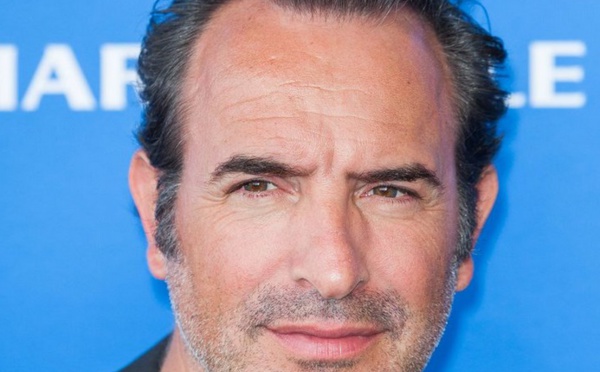 Dujardin fait peau neuve dans une veste en daim
