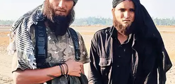 Deux figurants de Bollywood oublient de retirer leur costume de terroriste et finissent au poste