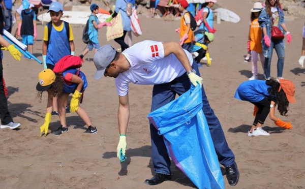 Opération de nettoyage de la plage des Oudayas : Merci les ambassadeurs scandinaves !