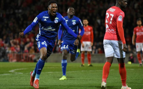 Mothiba, en mode puncheur  pour l'Afrique  du Sud