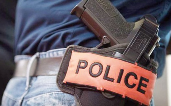 Un brigadier de police contraint de brandir son arme de service pour arrêter un délinquant