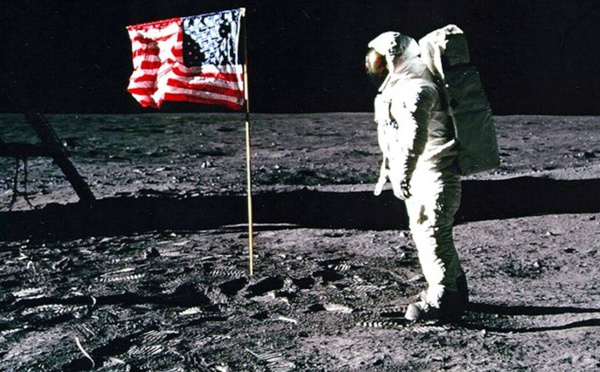 Des enchères hommage au premier pas de l'homme sur la Lune