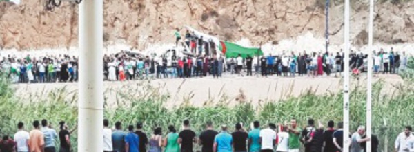 A la faveur d’ une euphorie footeuse, Marocains et Algériens appellent à ouvrir les frontières