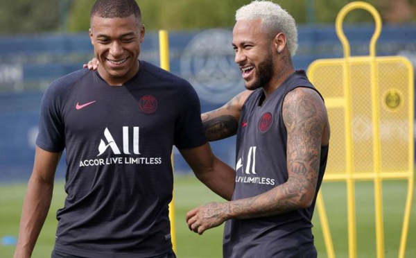 Neymar dans le groupe du PSG en partance  pour la Chine