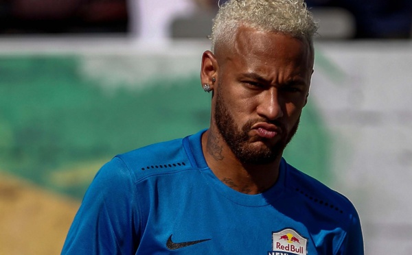 Djorkaeff :  Les bruits du mercato ne sont pas un problème pour Neymar