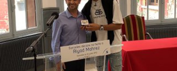 L'enfant de Sarcelles, Riyad Mahrez, reçoit la médaille de la ville