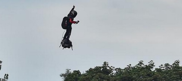 Insolite : Voiture volante