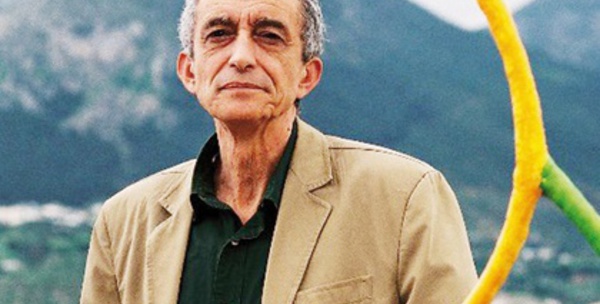 Le trophée de la reconnaissance à l'artiste-peintre Abdelkrim Ouazzani
