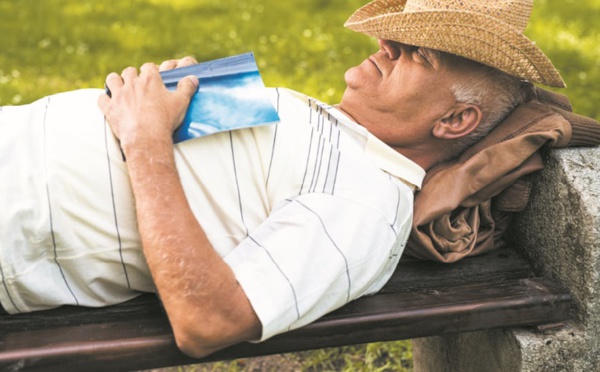 Faire souvent la sieste, un signe précoce d’Alzheimer ?