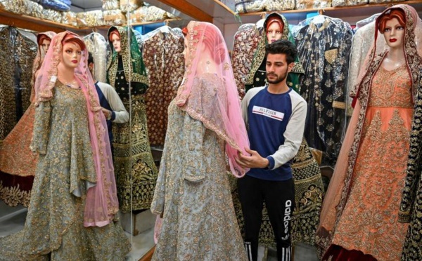 ​Au Cachemire indien, les mariages fastueux à la diète forcée