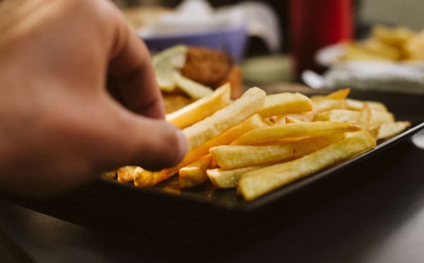 Un ado de 17 ans qui ne mangeait que des frites, du pain et des chips perd la vue