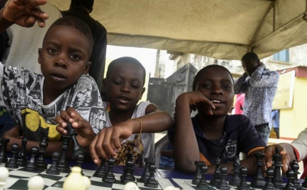 Au Nigeria, un club d'échecs améliore le quotidien des enfants des bidonvilles