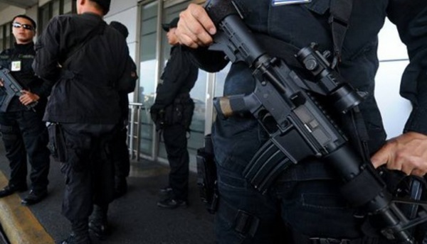 Insolite : Venue arrêter quatre suspects, la police philippine repart avec 277 Chinois