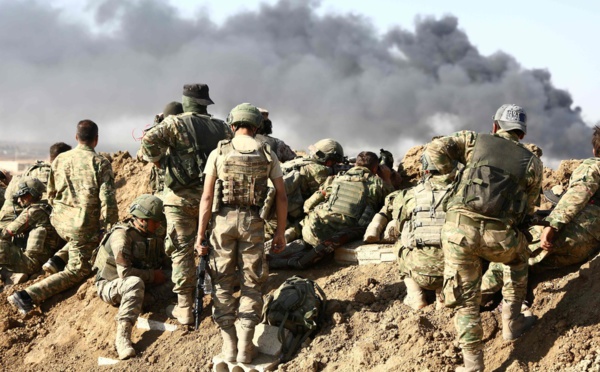 Combats intenses entre forces turques et kurdes pour le contrôle d'une ville clé dans le nord de la Syrie