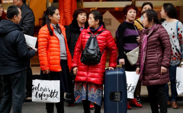 Les touristes chinois et américains les plus dépensiers en shopping à Paris