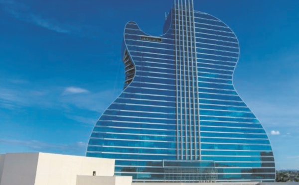 Une riche tribu inaugure un immense hôtel en forme de guitare en Floride